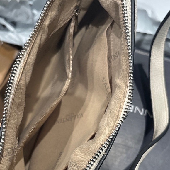 Gino Valentini Chic Cream Shoulder Bag with Chain Strap - Picture 7 of 11